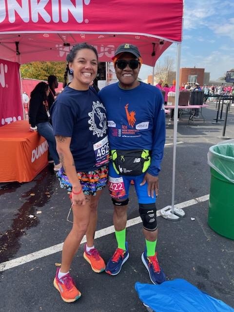 Marathoner Marthe with a fellow runner