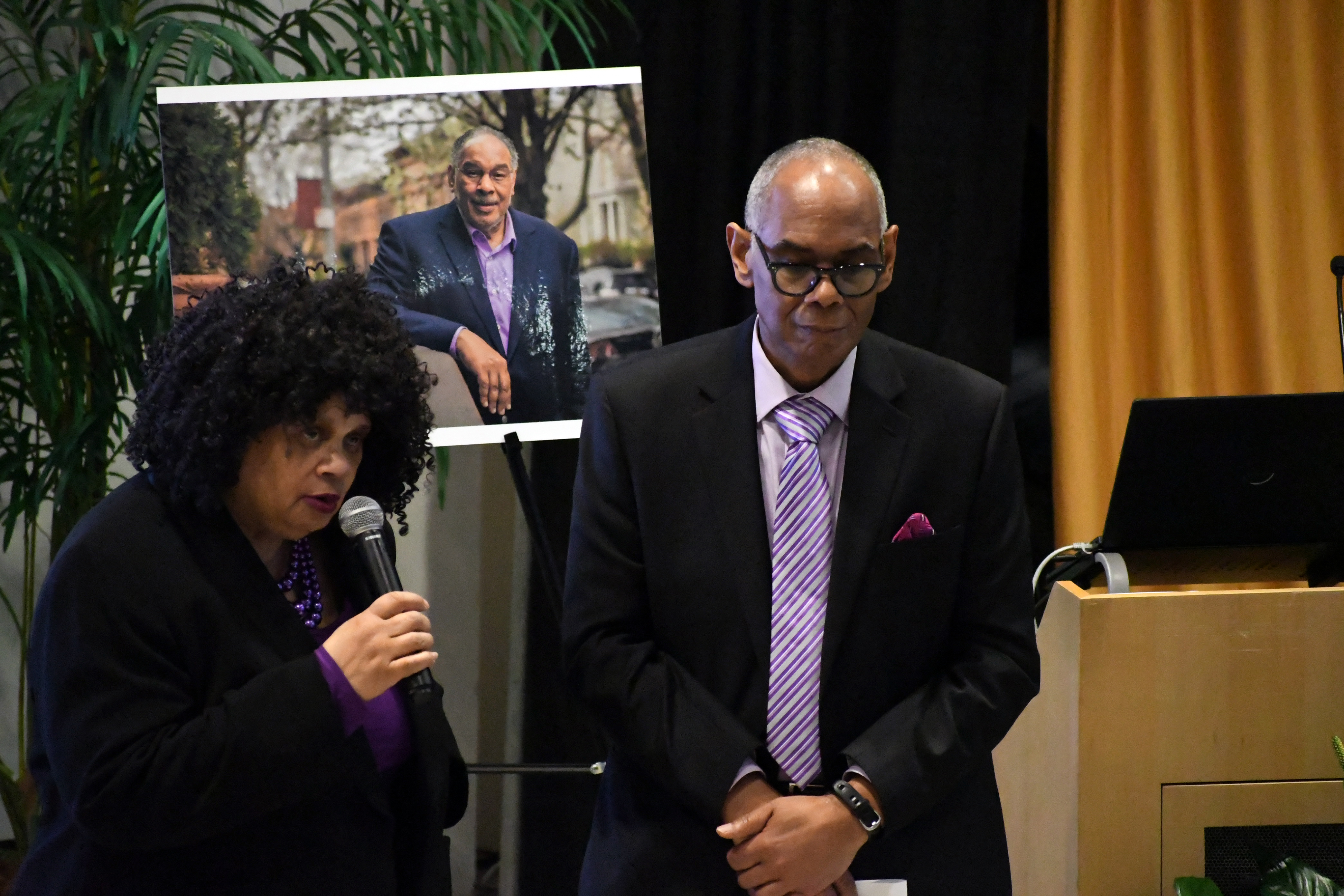 Adele and Richard Flateau, siblings of Dr. Flateau, thank the gathering for their ongoing support. (Photo by Nick Masuda/MEC)