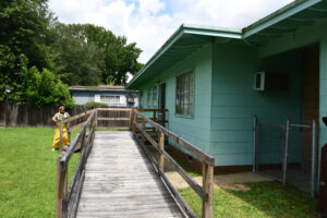 Karema explores the outside of the Evers home in Jackson, Mississippi. (Photo by Maritza Argueta/Office of Communications)